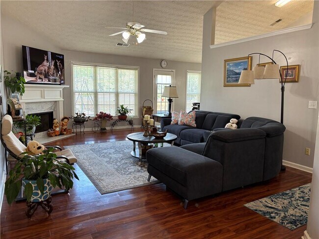 Building Photo - 3310 McEver Park Cir