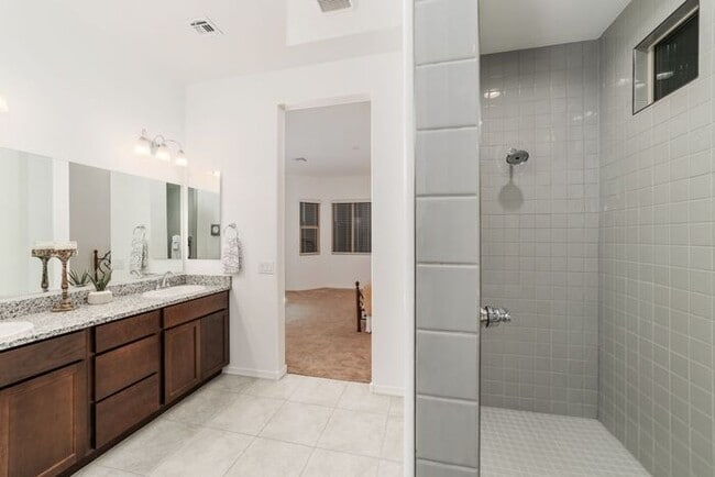 Building Photo - Beautiful home in Gated Dove Mountain Comm...
