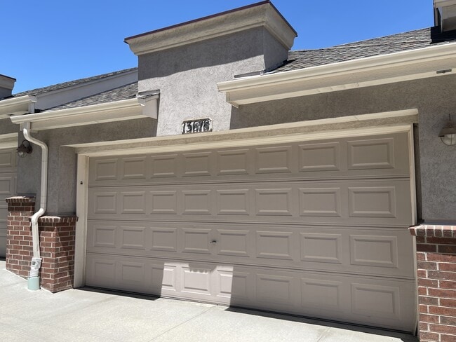 Building Photo - 13678 E Weaver Pl