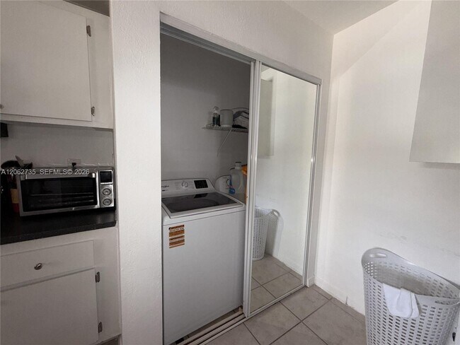 Building Photo - 12193 Royal Palm Blvd