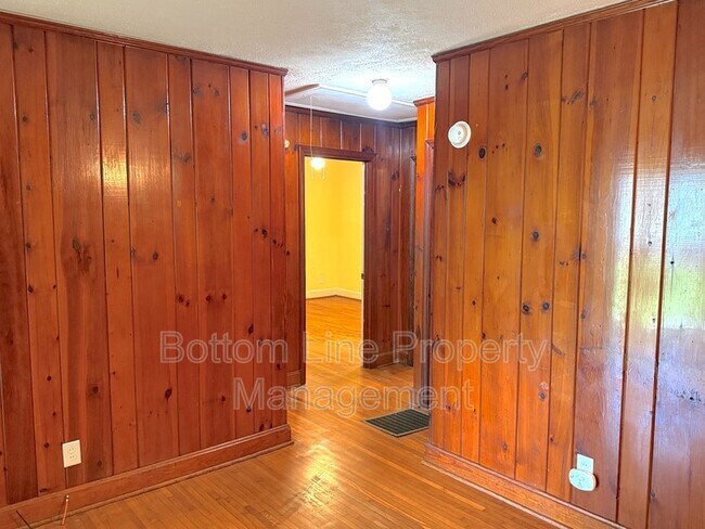 Building Photo - 3128 Creighton Dr