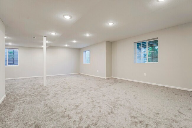 Building Photo - 6004 Nile Cir