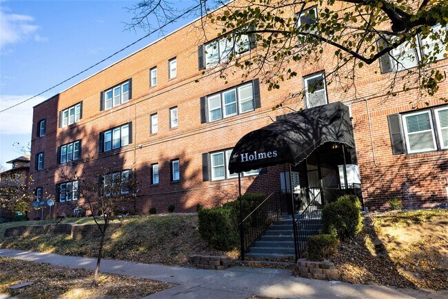 Building Photo - The Holmes