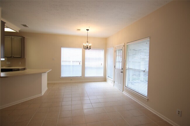 Building Photo - 3123 W Hampton Dr