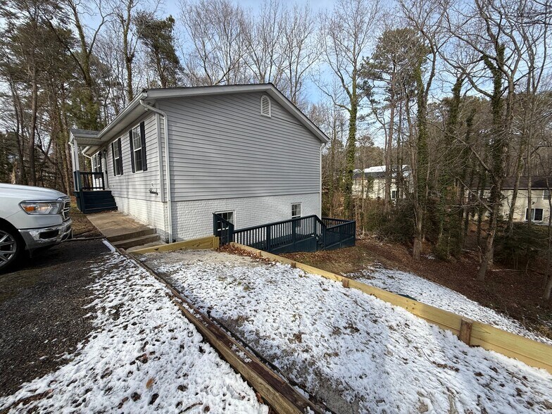 Building Photo - 11570 Tomahawk Trail W