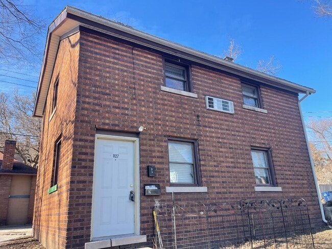 Building Photo - 1127 S 7th St