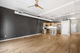 Building Photo - Spacious 1BD, 1BA Downtown Condo with Parking Spot