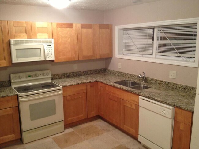 Building Photo - 1211 Amble Ln