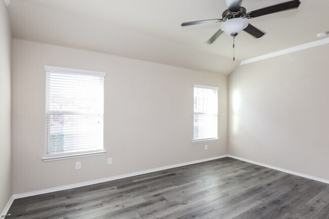 Building Photo - 517 Pawnee St