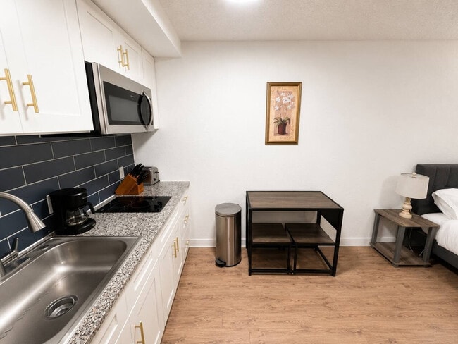 Building Photo - 824 Camino La Costa