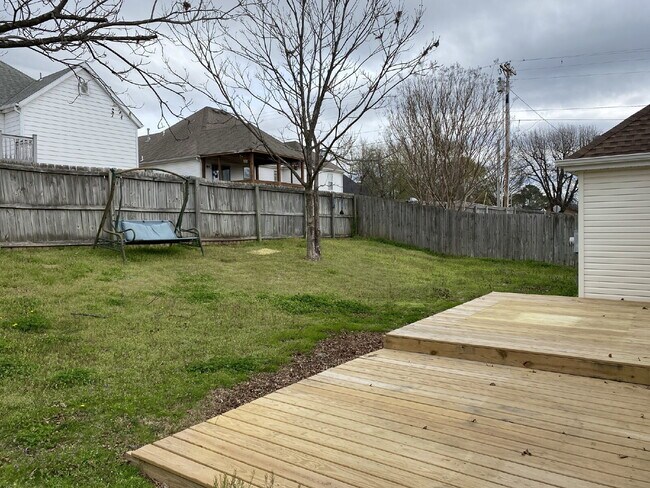 Building Photo - 572 Branchwood Ave