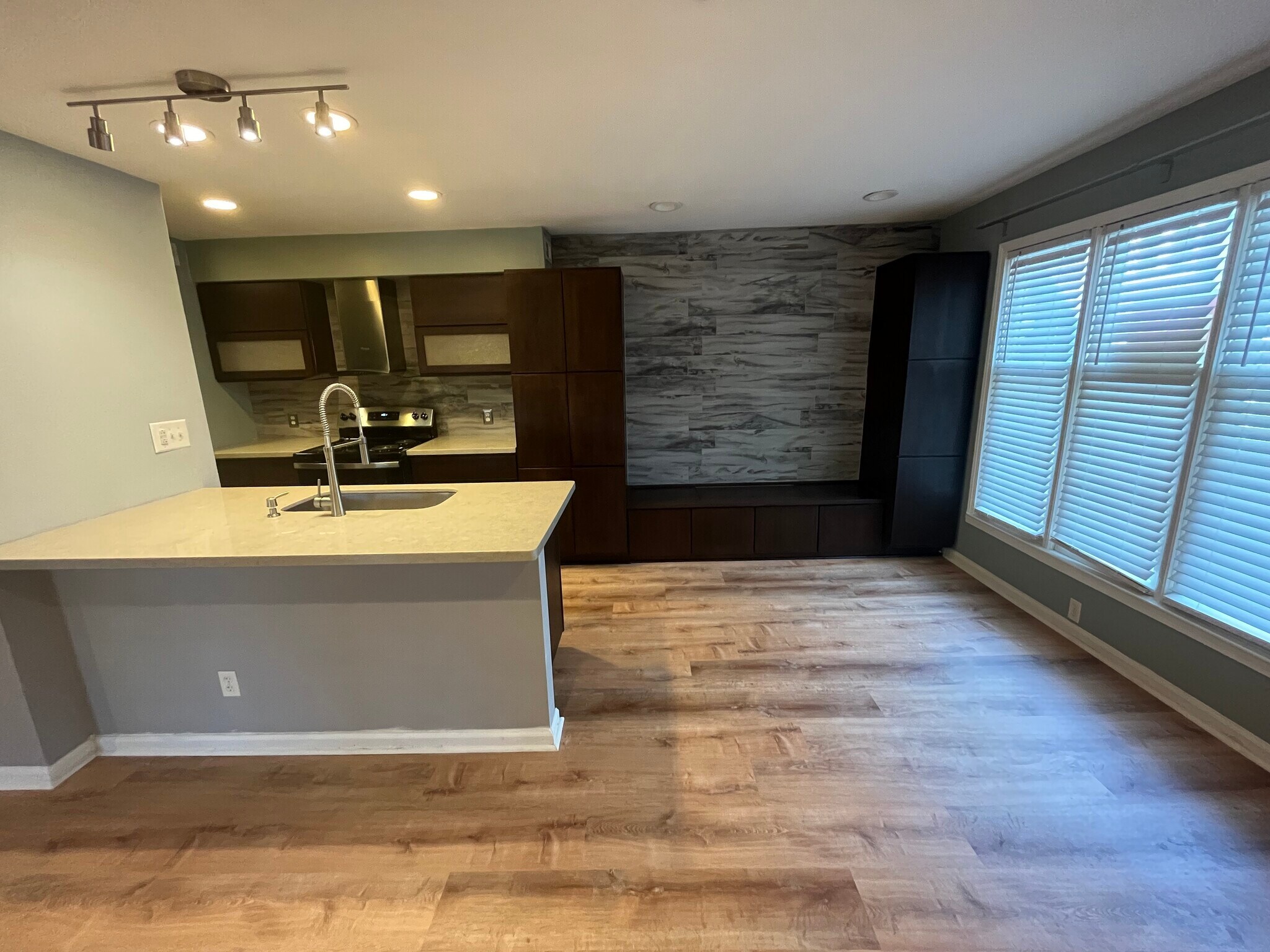 Kitchen and dining area/breakfast nook - 417 W 8th St