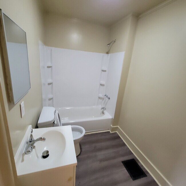 Building Photo - WEST SIDE HOUSE WITH 4 BEDROOMS, 2 BATHS, AND HUGE GARAGE/WORKSHOP COMBO