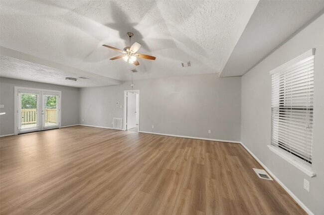 Building Photo - 25 Shady Oak Ln