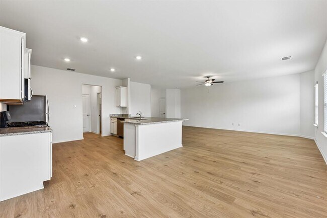 Building Photo - 235 Surrey Oaks