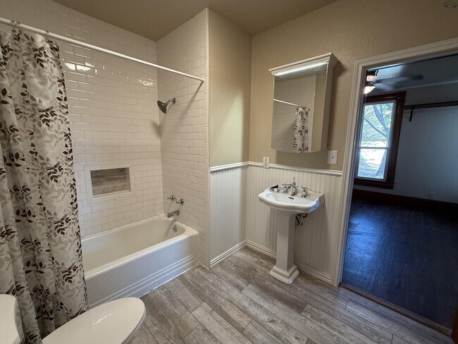 Building Photo - 116 W North St