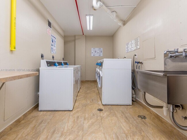 Building Photo - 2501 S Ocean Dr