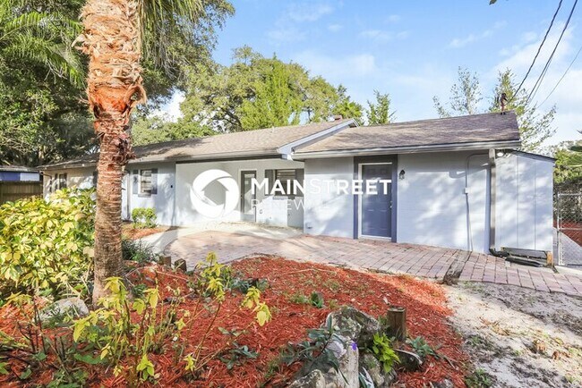 Building Photo - 3 Bedroom Pet-Friendly Home in EUSTIS, FL with Main Street Renewal
