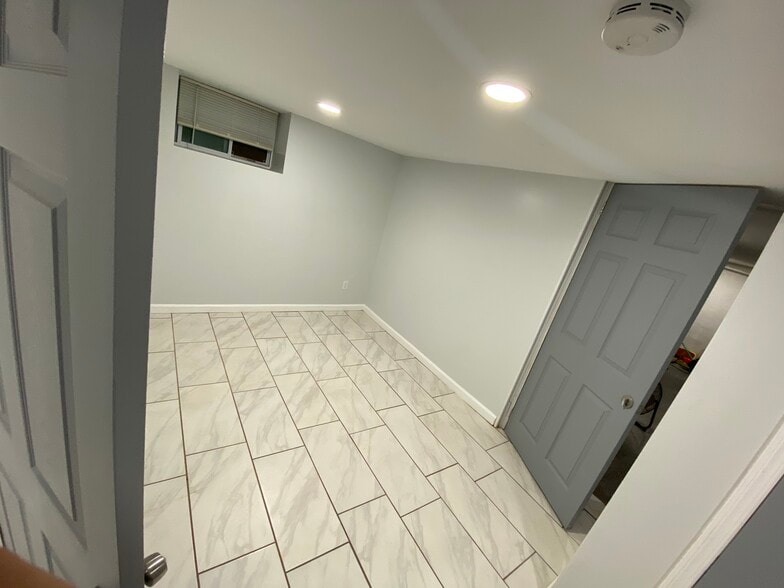 Building Photo - 312 S Spring St