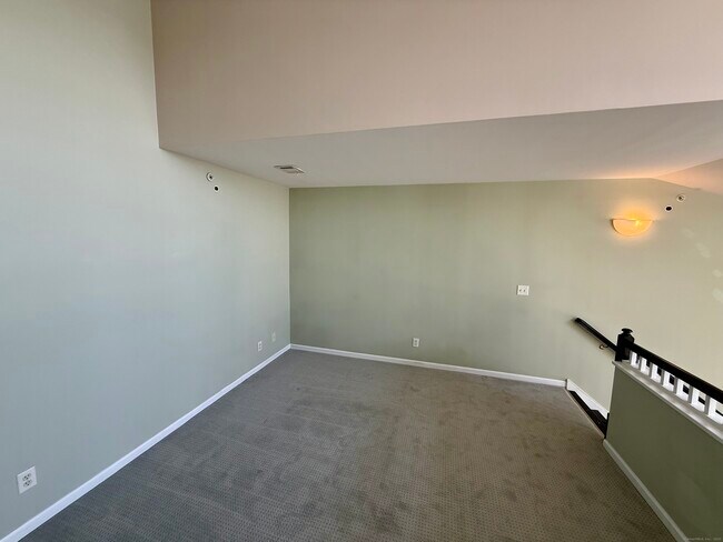 Building Photo - 850 E Main St