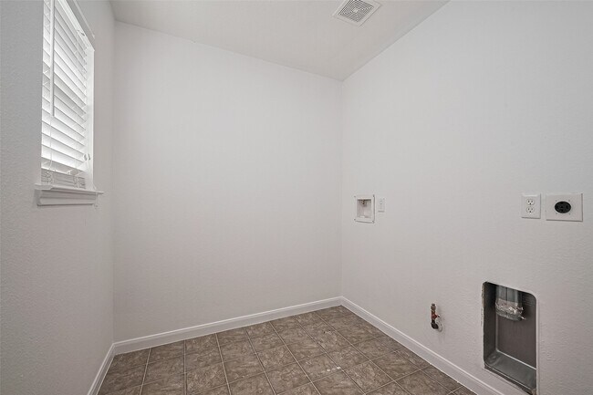 Building Photo - 7734 Pasture Bend Ln