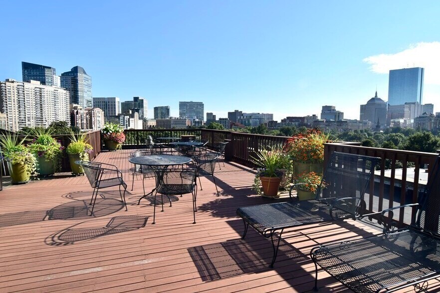 Building Photo - 33 Beacon St