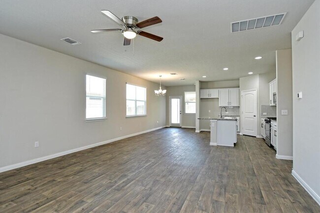 Building Photo - 109 Marimoor Dr