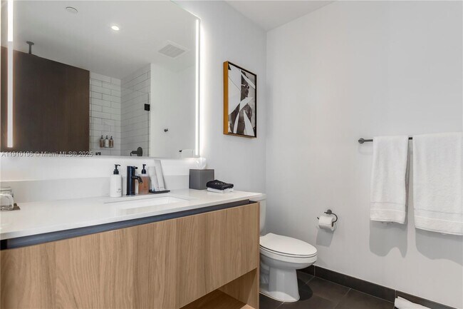 Building Photo - 398 NE 5th St