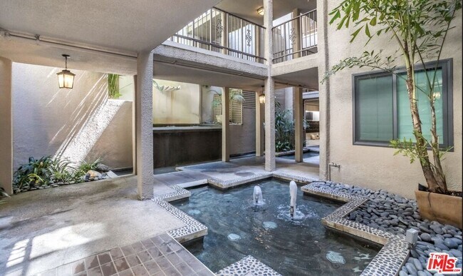 Building Photo - 8455 Fountain Ave