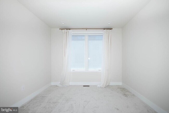 Building Photo - 305 Manion Aly