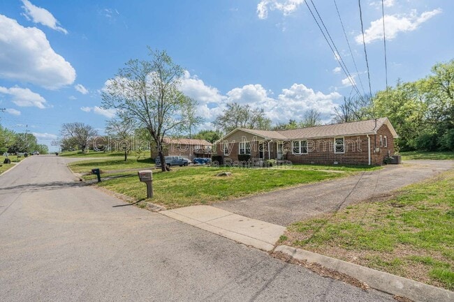 Building Photo - 282 Southburn Dr