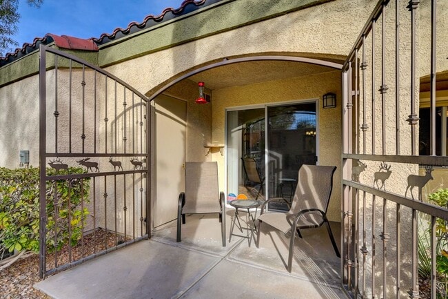 Building Photo - Well-maintained single-story condo