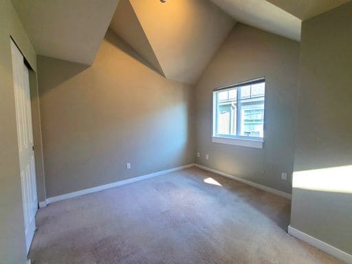 Building Photo - Stunning Three Level Townhome in Green Lak...