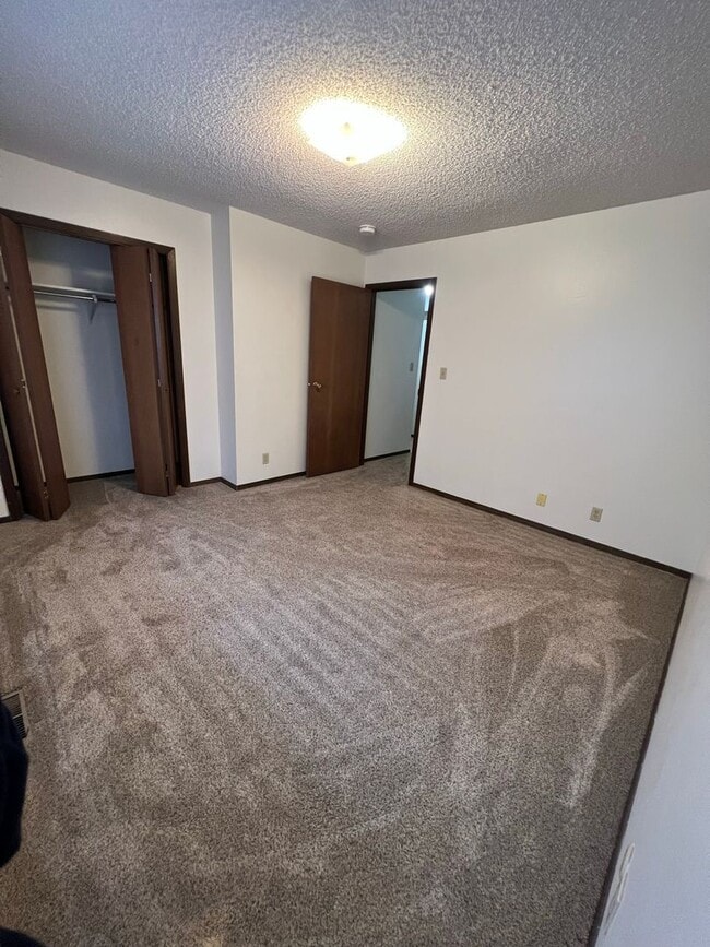Building Photo - 509 Elm Ave