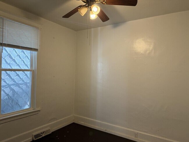 Building Photo - 310 Spruce Ave