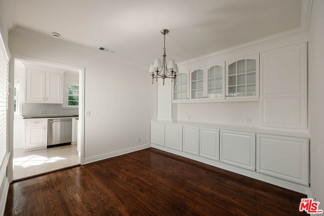 Building Photo - 308 19th St