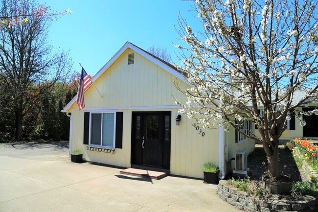 Building Photo - 4030 SW Western Blvd