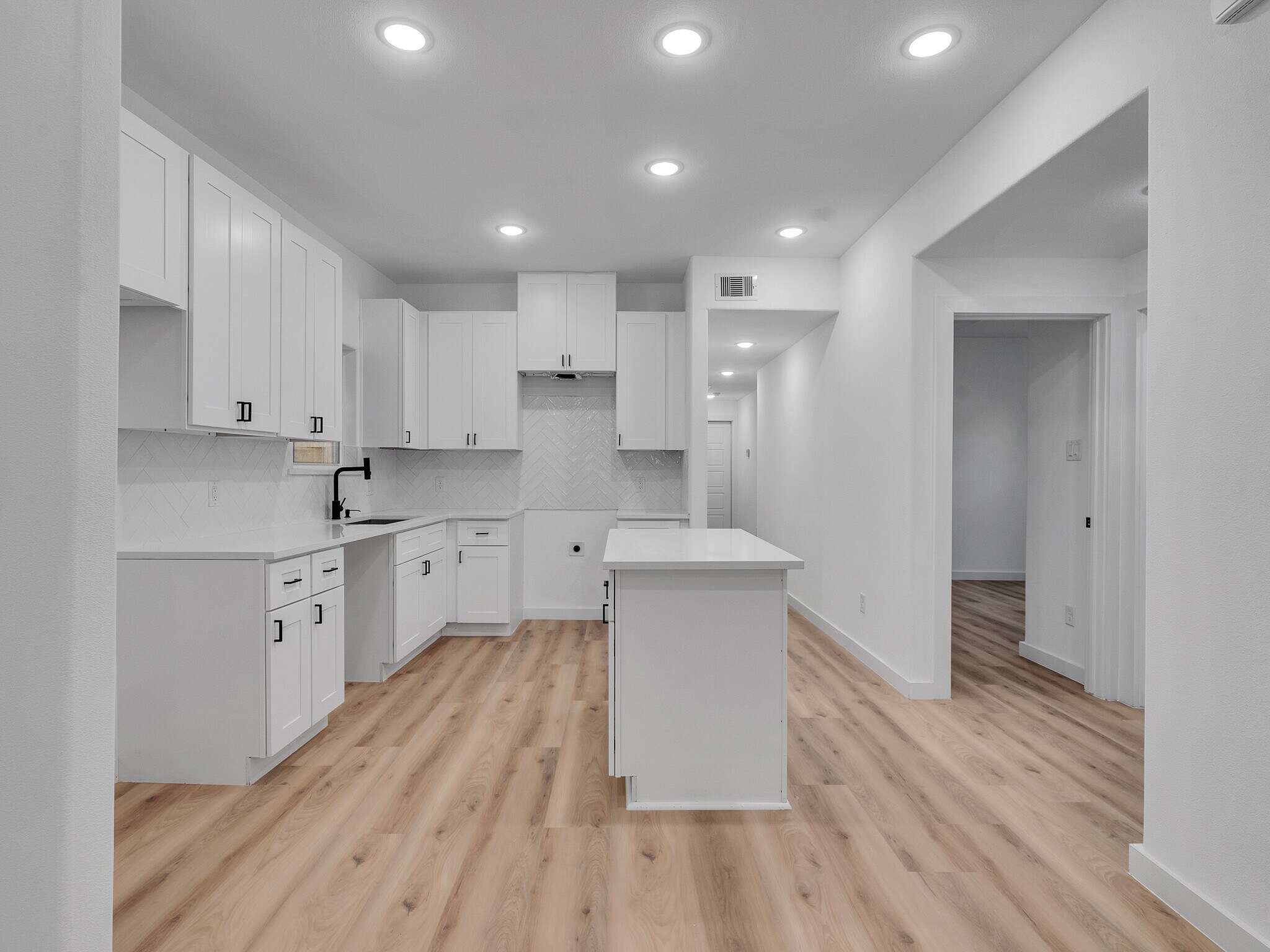 Building Photo - 9410 Firnat St