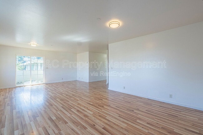 Building Photo - 15 Dolores Ave