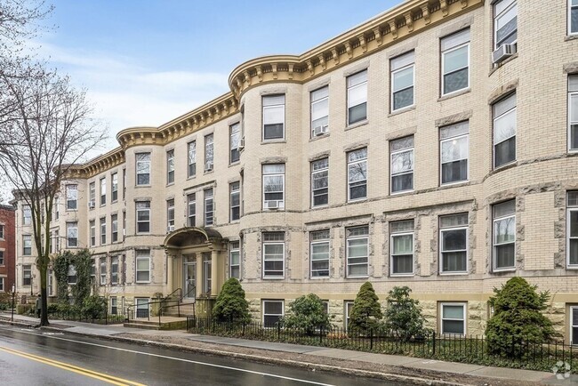 Building Photo - 34 Winchester St