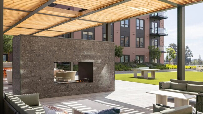 Building Photo - 350 Chastain Pl