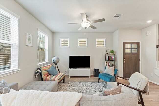 Building Photo - 1519 Beach Oak Dr