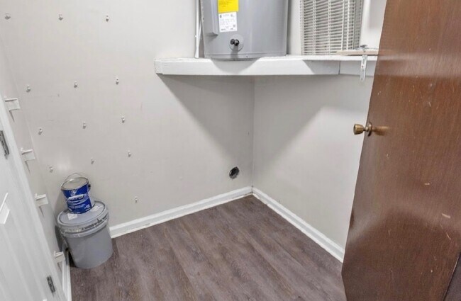 Building Photo - 102 Kimeran Ln