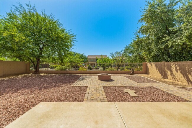 Building Photo - 5111 W El Cortez Trail