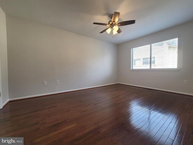 Building Photo - 5674 Oak Tanager Ct