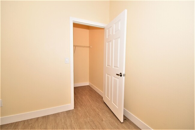 Building Photo - Lovely 1st Floor, 2 Bed 2 Bath At Coronado...