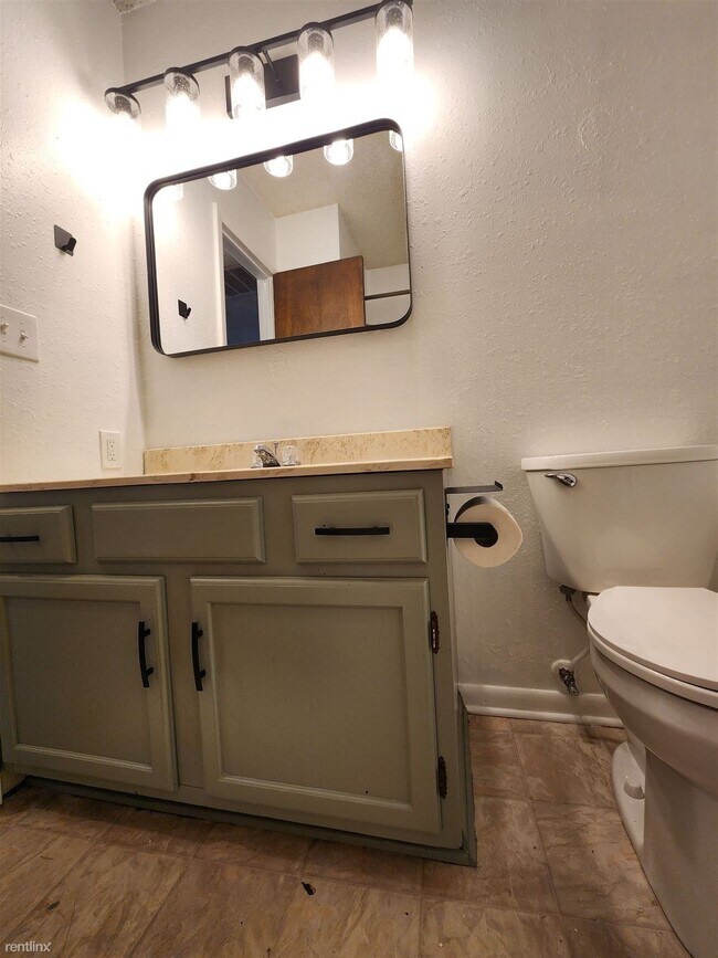 Building Photo - 2 br, 1 bath Duplex - 2046 S Gold St 2046 ...