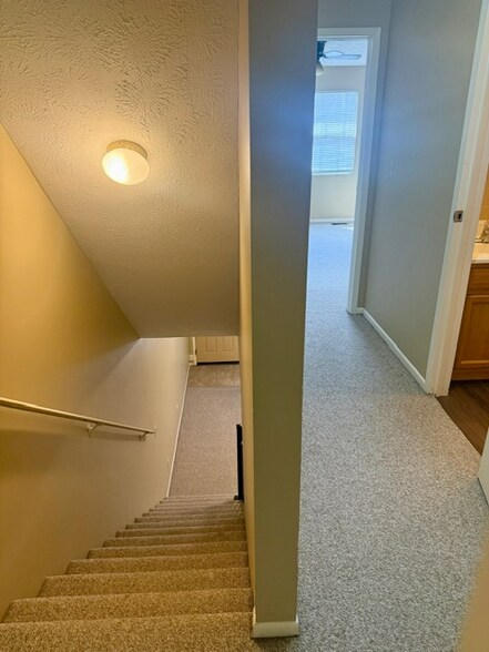 Building Photo - 1616 Spring Valley Dr