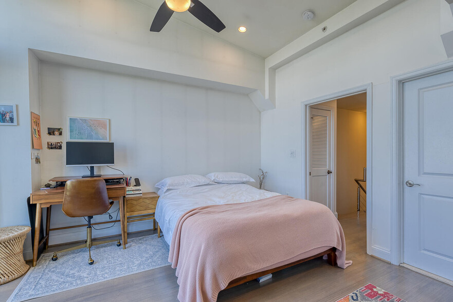 Building Photo - 2713 Ontario Rd NW