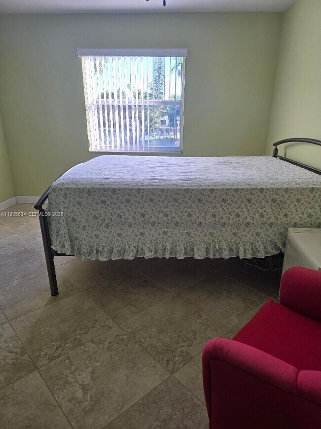 Building Photo - 2990 NE 16th Ave